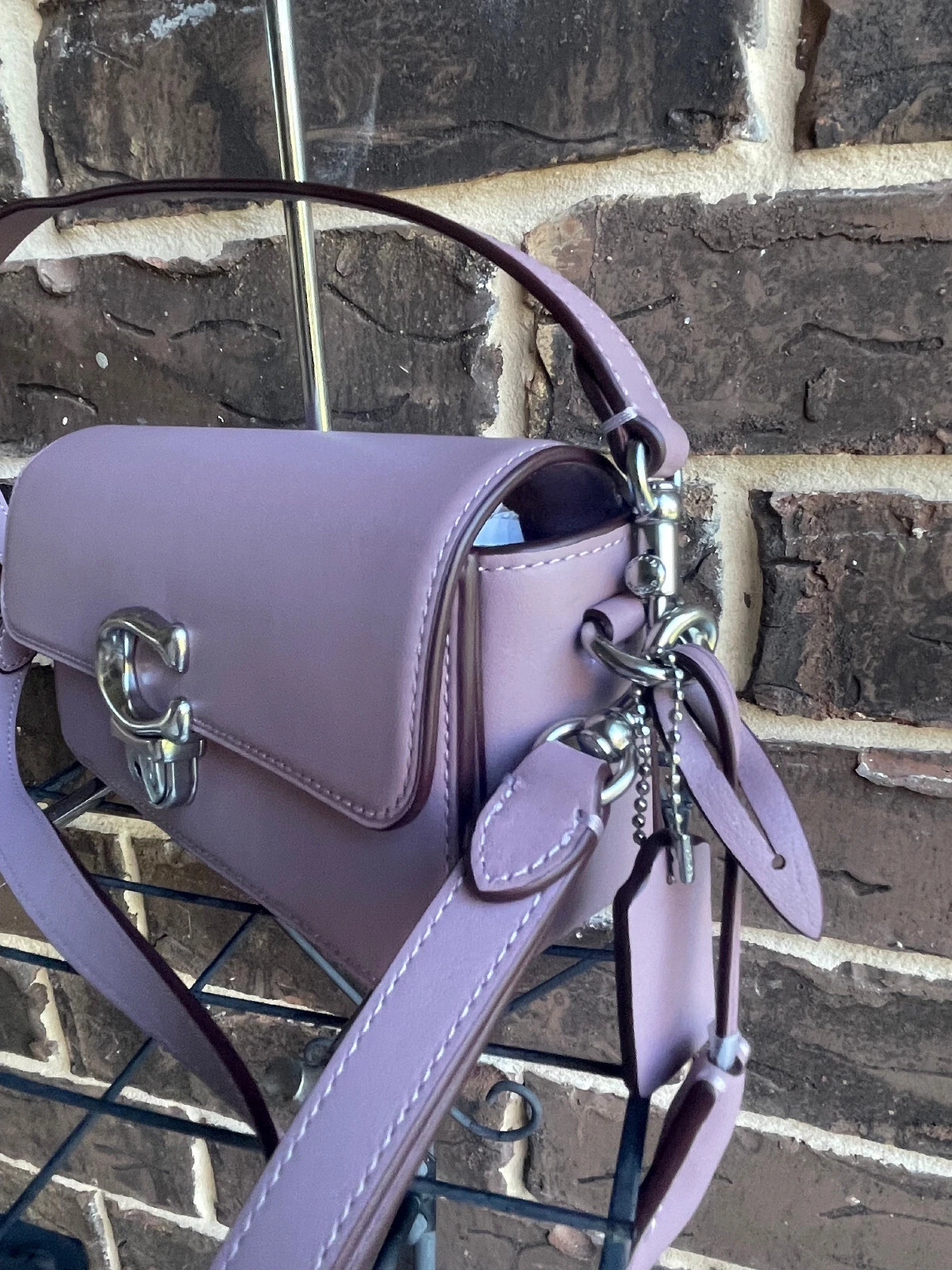 Baguette a tracolla Coach Viola Pelle Studio Baguette nuova con etichette CE331