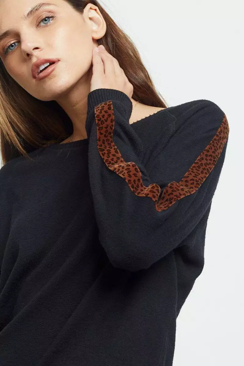 Black top sweatshirt designer