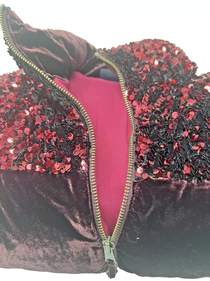 Chaqueta acolchada de terciopelo con lentejuelas Anthropologie Maeve Vera color vino talla pequeña Foto 3 de 4