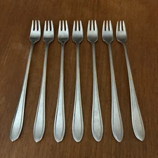 Towle Supreme NEWBURY THREAD 7 Cocktail Forks Glossy Stainless Flatware Set Lot