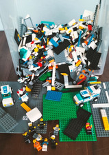 Lego Lotto 2,5 kg Polizia Personaggi Macchine Moto Mattoncini  ecc....