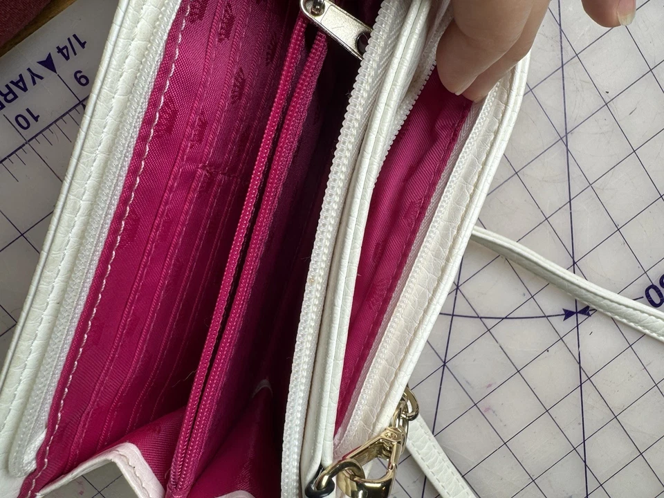 Бумажник-клатч через плечо Juicy Couture белый мягкий кожаный регулируемый ремешок-цепочка - Изображение 4 из 4