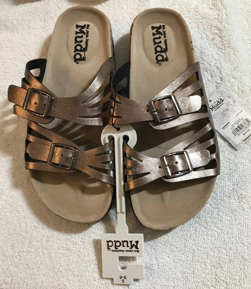 MUDD, Size Small (5/6) Women’s Sandals in a Bronze Metallic Color. NEW. - Image 3 of 4