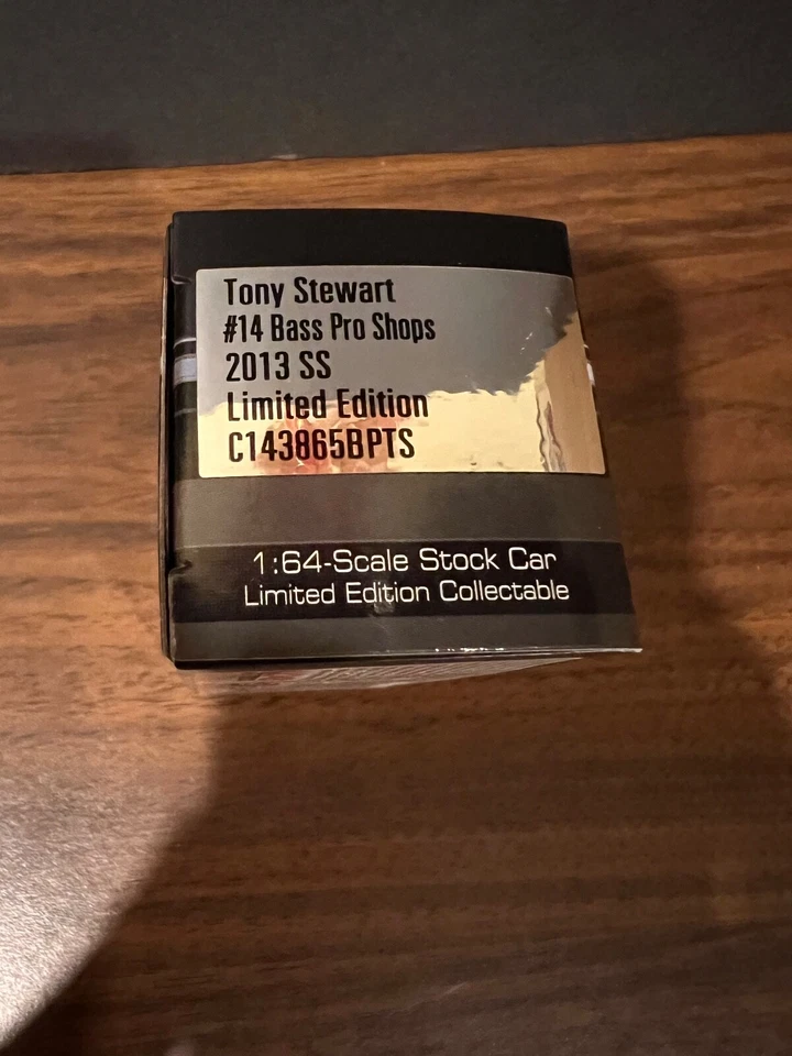 Tony Stewart 2013 #14 Bass Pro Shops Chevy SS 1/64 TAZA NASCAR Foto 2 de 3