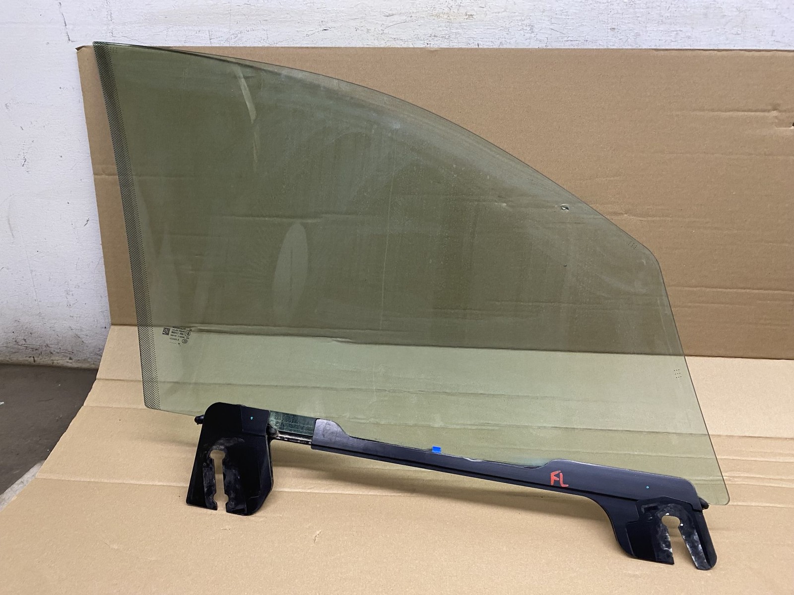 2020-2025 ASTON MARTIN DBX OEM LH FRONT LEFT DRIVER DOOR ACOUSTIC GLASS WINDOW