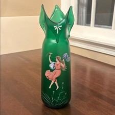 Vintage Green Ruffled Satin Glass Vase 10.5  ...