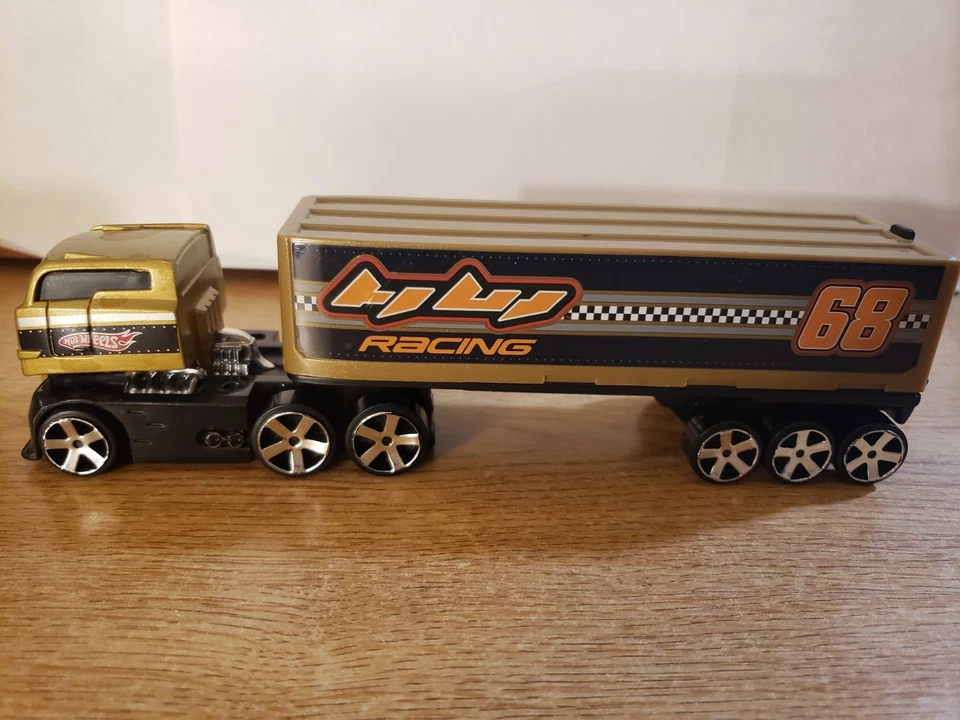 Hot Wheels грузовики с кабиной полуприцеп тягач золотистый - Изображение 2 из 4