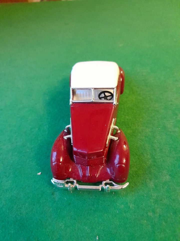 MATCHBOX YESTERYEAR Y18. 1937 CORD 812 SEDAN. MAROON. 1980's  VGC NO BOX. - Image 4 of 4