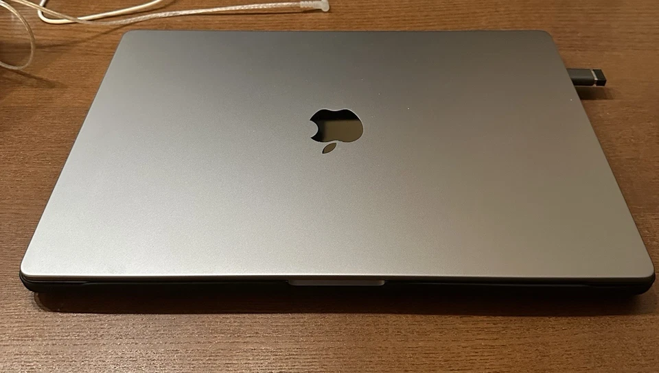 Apple MacBook Pro 16" M2 Max · 96GB · 1TB, foto 1 di 5