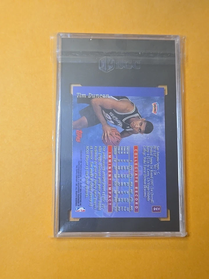 1997-98 Topps Stadium Club Tim Duncan #201 SGC 10 GEM Rookie RC HOF - Imagem 2 de 2
