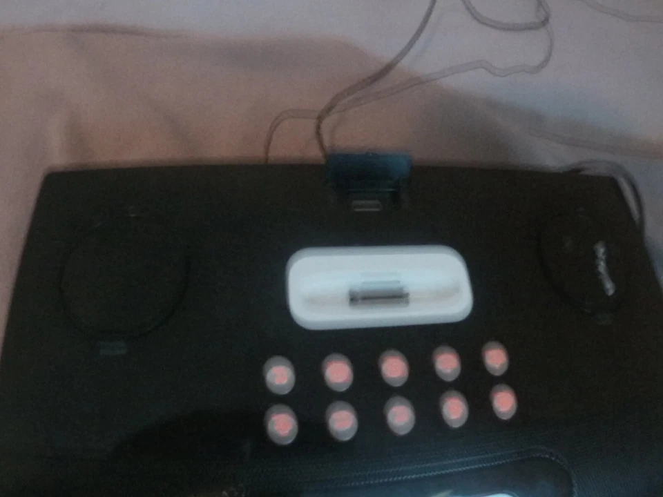 SALE! iLuv Clock Radio with iPod Dock i177BLK - Image 4 of 4