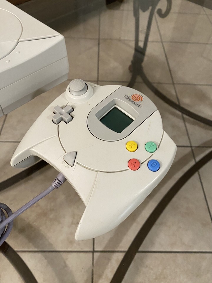 SEGA Dreamcast System Console w/controller As Is Don’t Read Disc. Free