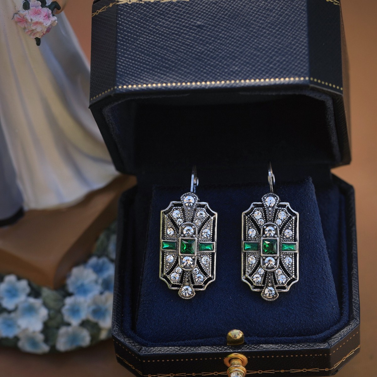 Boucles D'Oreilles Dormeuses Argenté Antique Art Déco Avec Strass Noir - Modèle QD32