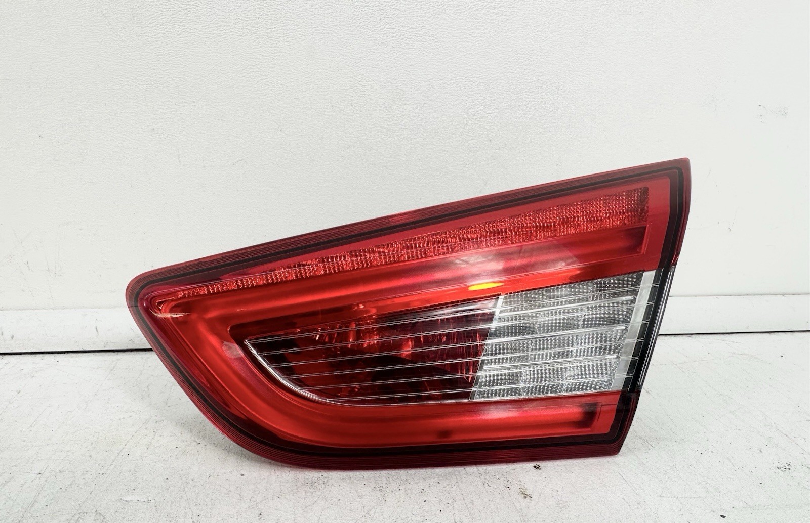 2014-2019 MASERATI GHIBLI SQ4 REAR RIGHT PASSENGER SIDE INNER TAILLIGHT OEM