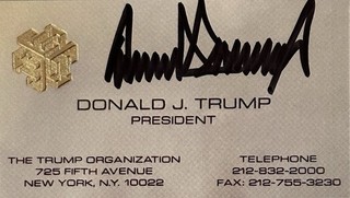 Biglietto da visita firmato DONALD J. TRUMP..45° e 47° PRESIDENTE degli Stati Uniti