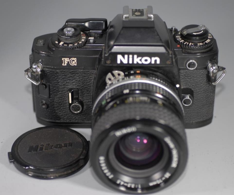 Nikon FG Black manual focus film camera w 35-70mm Nikkor