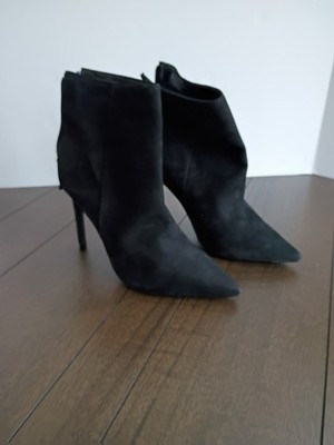 Steve Madden VANGLE Booties Black Suede Size 8 Women's 