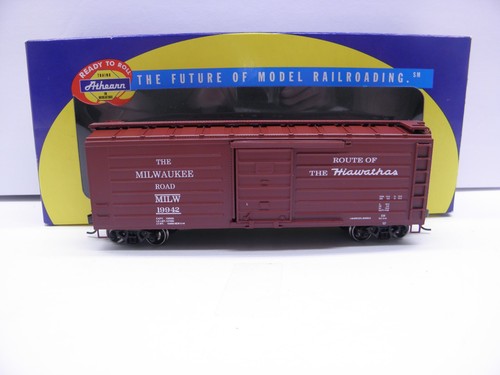 ATHEARN LISTO PARA RODAR 40' HORZ. RIB BOXCAR MILWAUKEE HIWATHAS #19942 ESCALA HO | Condition: New