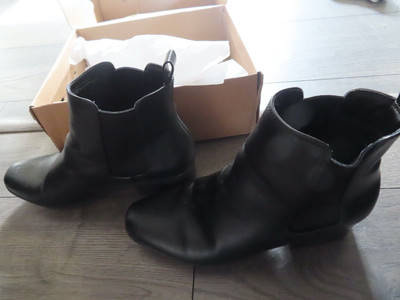 Coconuts MATISSE BLACK LEATHER ANKLE BOOT-NEW IN BOX-8.5M-