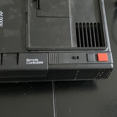VIVITAR 5000AF Auto Focus 35mm Slide Projector With Remote