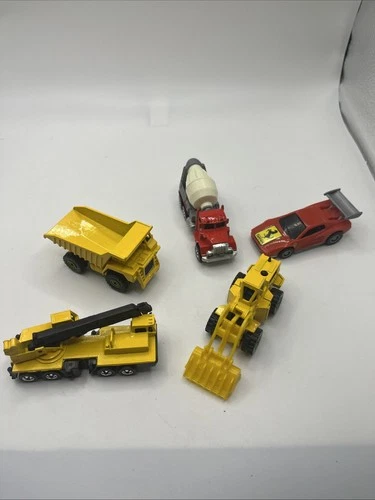 Lots Of Five Vintage Hot Wheels Peterbilt, Ferrari, Construction Vehicles￼