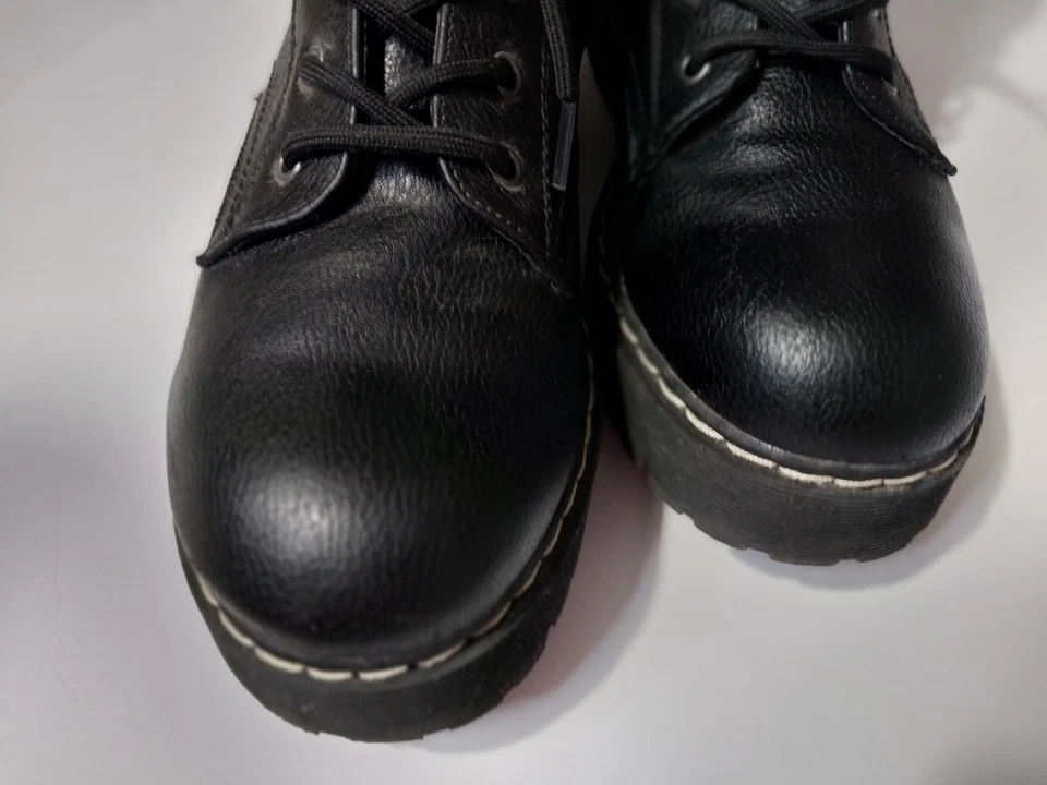 Botas de combate Unionbay para mujer negras talla 8A con cordones cremallera lateral excelente estado Foto 2 de 4