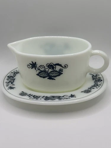 Vintage PYREX Old Town Blue Onion Gravy Sauce Boat and Under Plate 77-B & 77-U