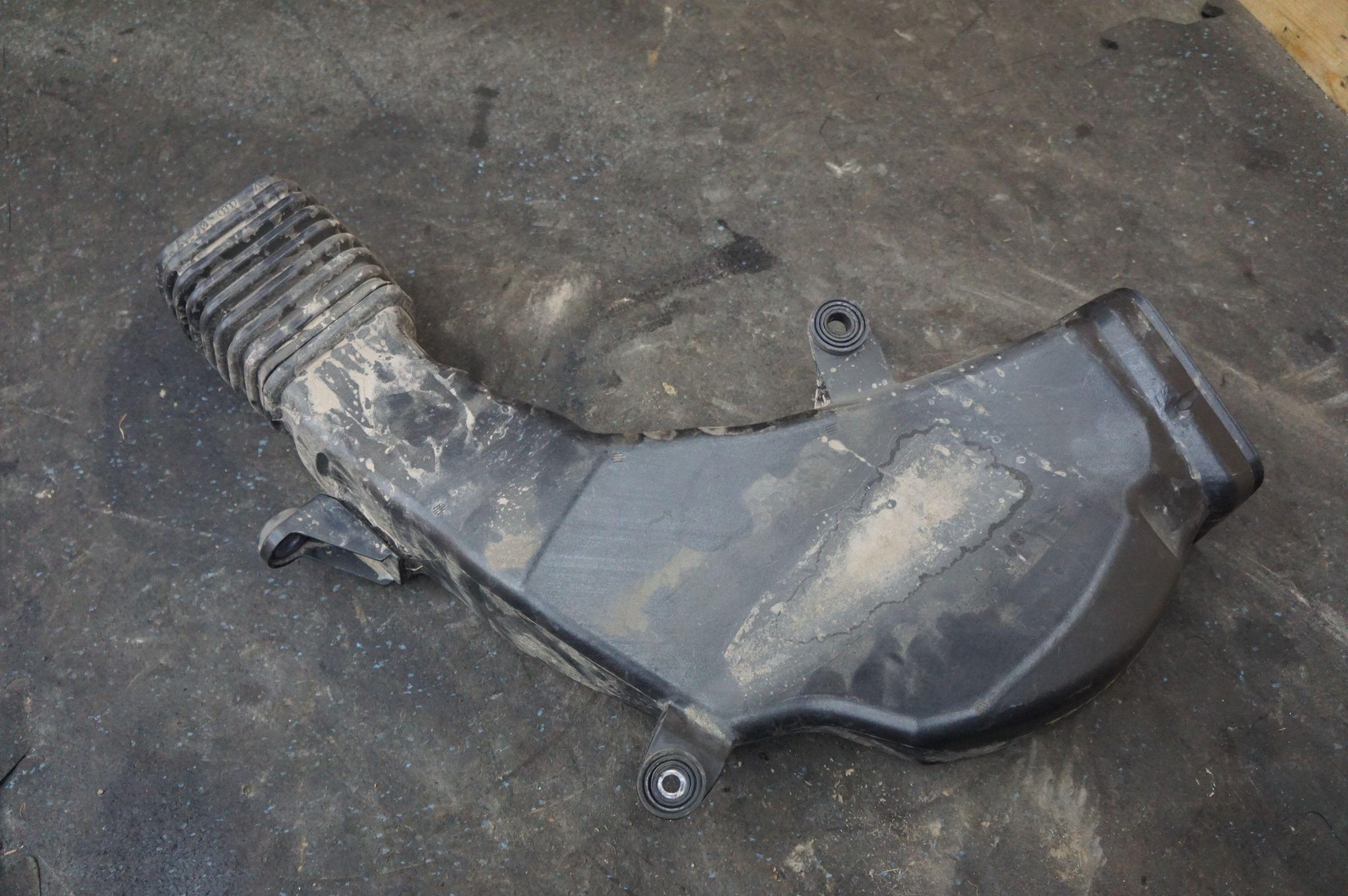 Right Air Inlet Intake Duct OEM 427129520A Audi R8 Spyder 20011-15