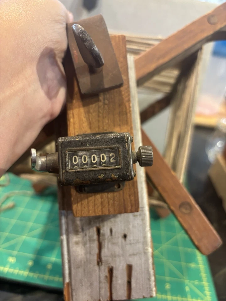 Antiguo enrollador de hilo tejedor regalo con contador mecánico Foto 3 de 4