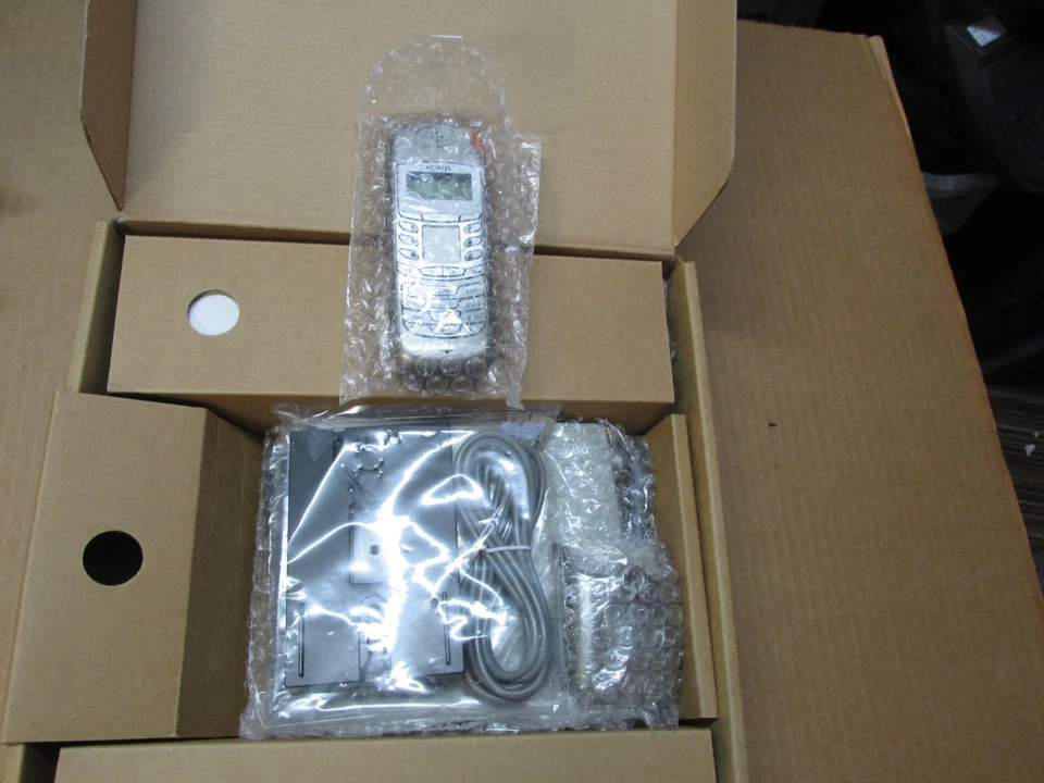 Brand New Nortel T7406E 2.4GHz DIGITAL CORDLESS TELEPHONE WITH BASE STATION - Image 2 of 3