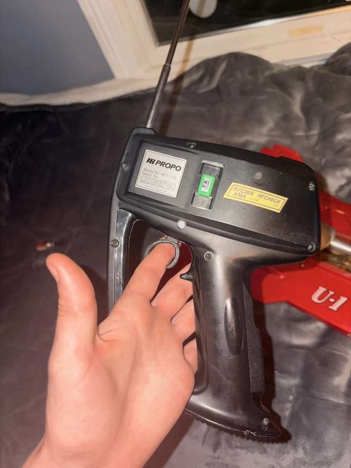 De colección Miss Budweiser RC Nitro Gas 1/12 Hidroavión Barco de Carreras ligeramente Dañado Foto 2 de 4