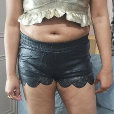 Damen PVC Hot Pants Shorts Laser Cut Out Short Fitted Mini Pant Wet Bottom