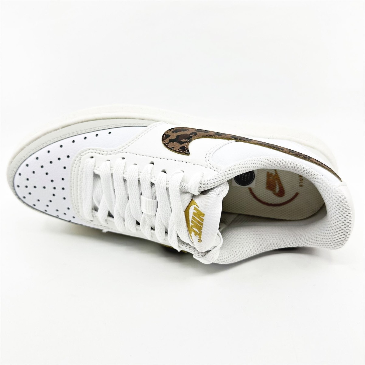 靴 Nike Court Vision Alta \"Brown Bone\" Amazon.com | Nike Court Vision Alta Women's Shoes, White