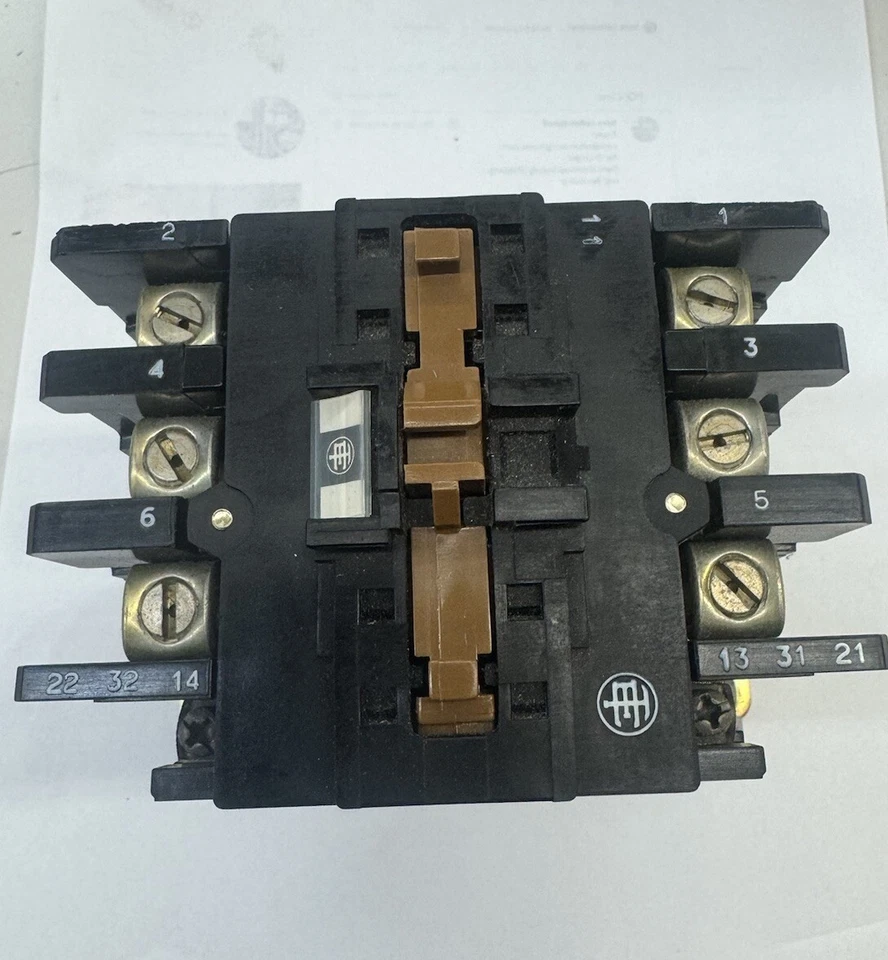 Telemecanique | LC1 D503K | Bobina 120V | Contactor CAJA ABIERTA SIN USAR Foto 3 de 4