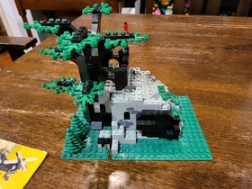 LEGO Forestmen 6066 Camouflaged Outpost Complete with Instructions