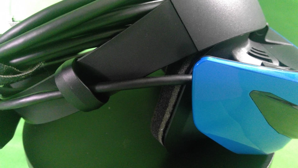 Acer Virtual Reality Windows Head-Mounted Display-H7001 Headset and Controllers. - Image 3 of 4