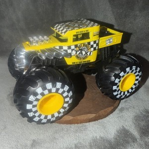 Hot Wheels 2020 Monster Trucks Hot Wheels TAXI #GJG77 1:24 Scale Die-cast EUC
