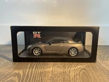 AUTOart 1/18 Nissan GT-R (R35) Titanium Grey Japan Dealer Edition RARE US Seller