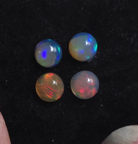 Lot (n°1) de quatre cabochons ronds d’Opale Welo blanche d’Ethiopie 1,68 cts - Photo 3/10