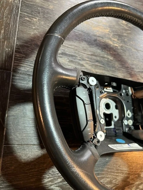 Chevrolet Impala SS 2006-2008 cuero dirección crucero OEM Foto 2 de 4