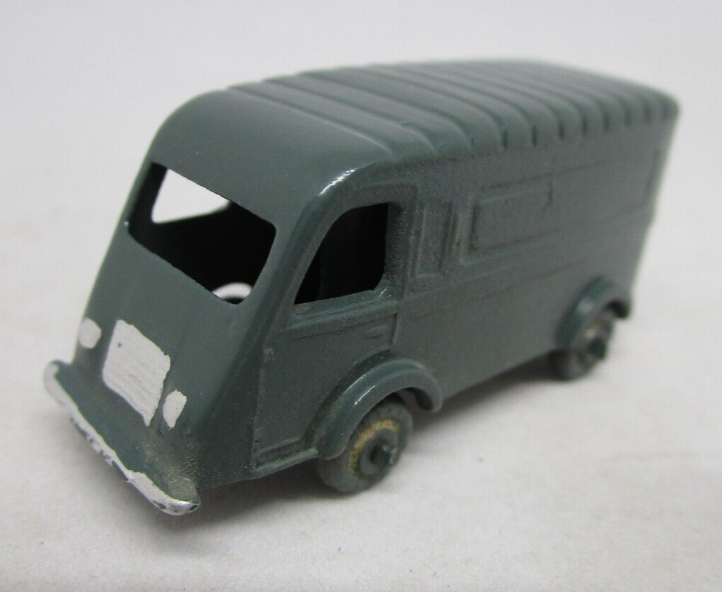 Q938 GITANES CIJ 1/100 MICRO MINIATURE METAL RENAULT 1000kg VERT AVEC BOITE