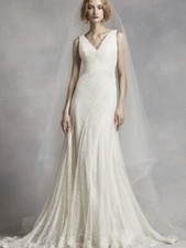 Vera Wang (VW351283) V-neck mermaid size 2 wedding dress