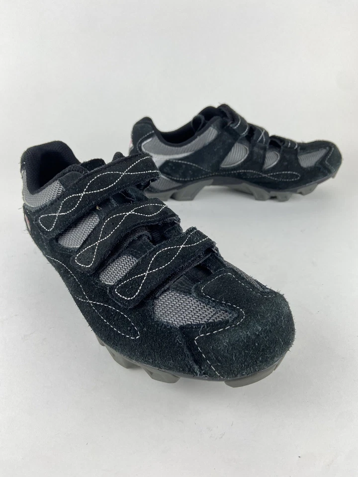 Sapatos de ciclismo femininos especializados Riata MTB EUA 10/UE 41 dois parafusos couro suado - Imagem 2 de 4