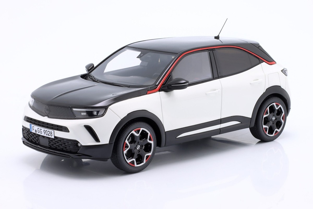 1/18 オペル モッカ E GS 2021 グリーン オットーモビル製ミニカー OPEL MOKKA-E GS Line 2021 White/black L.E.1/999 - 1/18