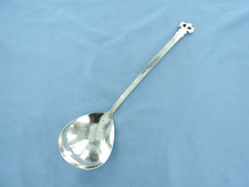 AN ANTIQUE STERLING SILVER SERVING SPOON, LONDON 1904. GEORGE LAURENCE CONNELL.