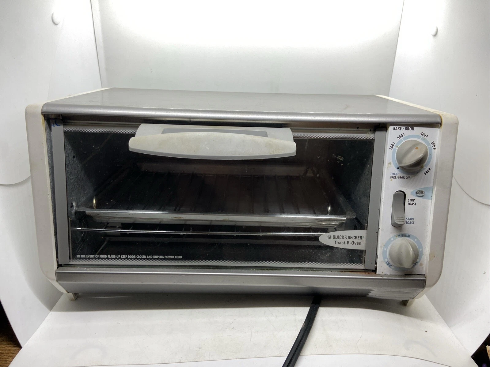 Black & Decker Spacemaker Toast-R-Oven, Toast Bake Broil TY8