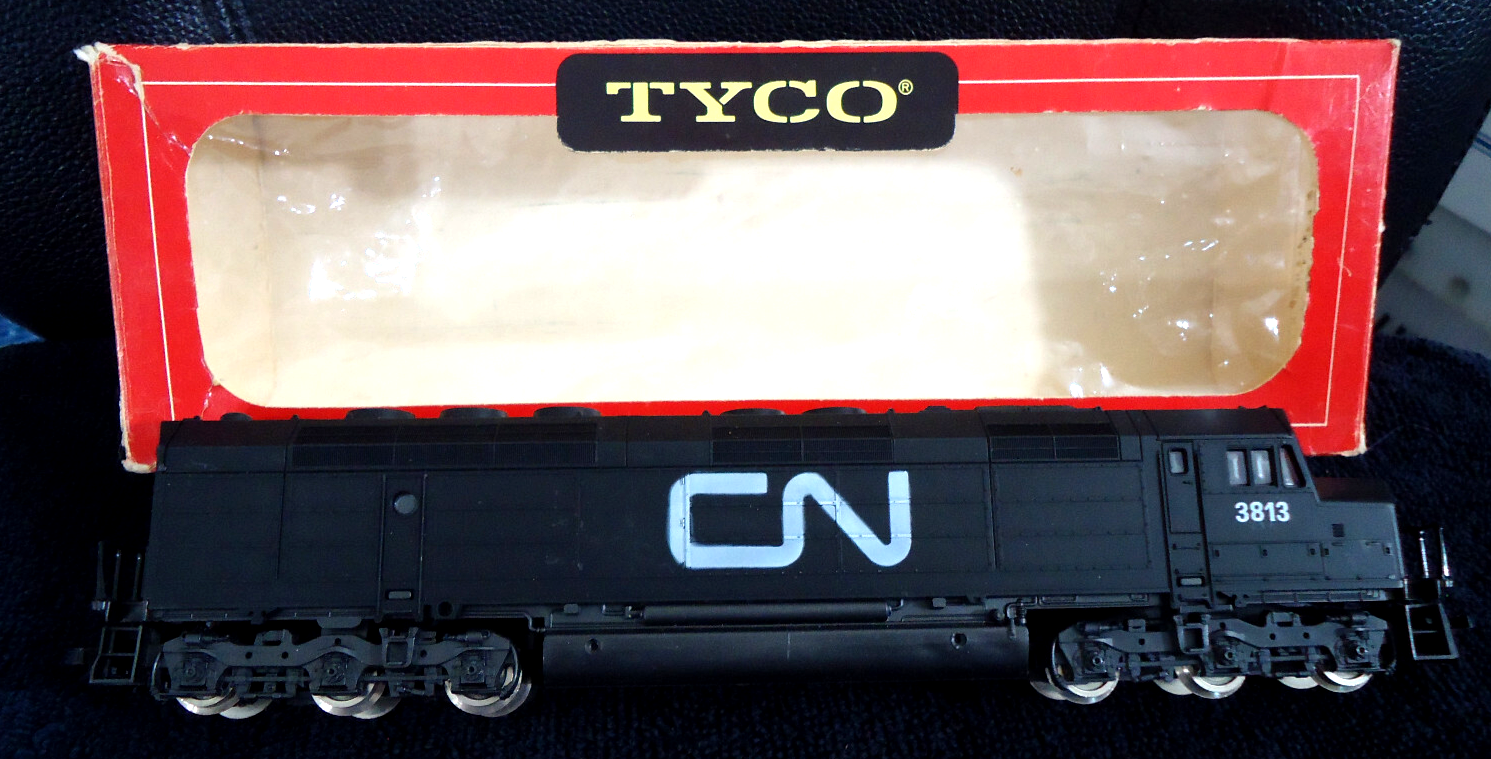 Vintage LIMA HO Scale CN Diesel Model Train Engine with Tyco Box Italy