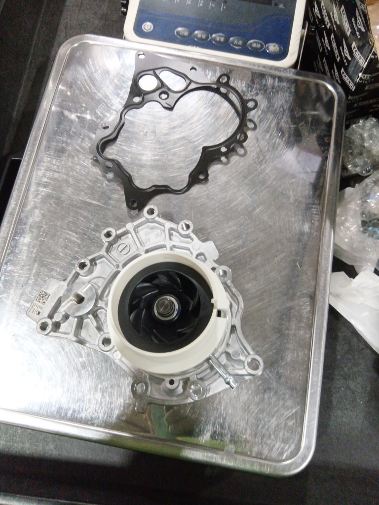 Lamborghini Urus 2010-2013 Water pump with housing P/N 0P2121014H