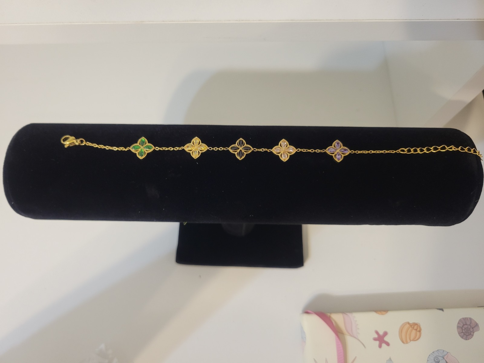 Gold Tone Cable Chain Charm Bracelet Clover Dangle Motifs Luck Theme