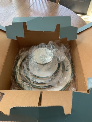 Lenox China Debut KELLY Bone China  5 Piece Place Setting NEW w/box and packing